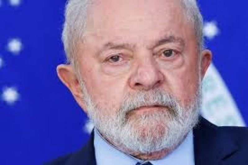 Lula diz que BC deveria ter reduzido juros ‘três reuniões atrás’