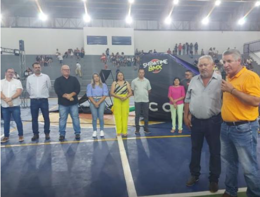 Prefeito Paulão inaugura Ginásio Poliesportivo em Japorã